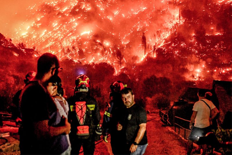 Τίτλος: Δύο άνδρες χάθηκαν ενώ προσπαθούσαν να βοηθήσουν κατά την εκδήλωση πυρκαγιάς στην Κορινθία