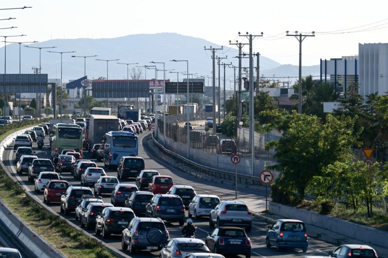 Ουρές Χιλιομέτρων στην Λεωφόρο Κηφισίας Λόγω Καραμπόλας