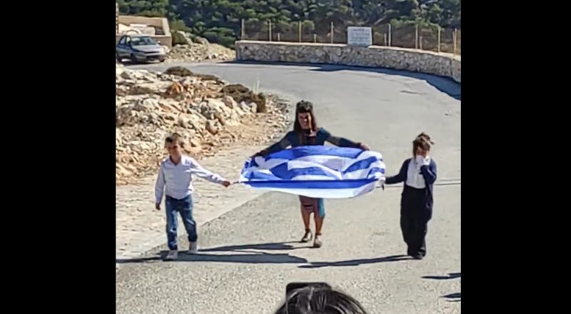 Μικροί Μαθητές Γαύδου Φέρνουν Υπερηφάνεια και Μηνύματα Ενότητας στην Παρέλαση